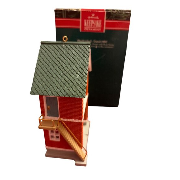 Hallmark Keepsake Ornament 1991 Fire Co. Nostalgic Houses & Shops Series - Picture 3 of 5